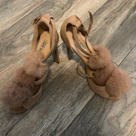 CAPE ROBBIN TAN FAUX SUEDE POM POM HEELS SIZE 8 - Picture 3 of 8